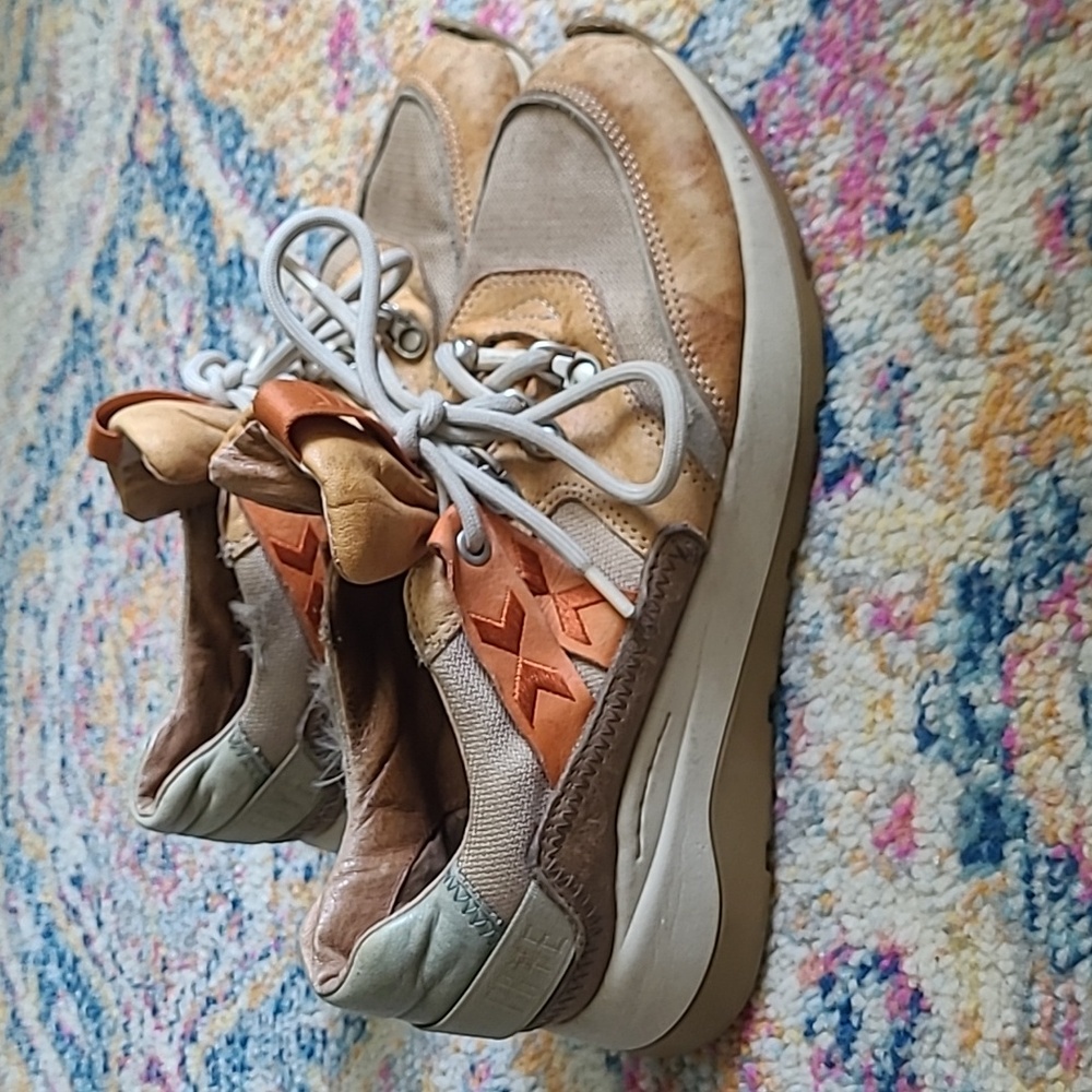FRYE Willow Trek Leather Sneakers Cream/Orange/Teal Size 9